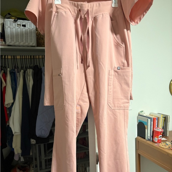 PINK SAND FIGS SCRUB SET - Picture 4 of 5